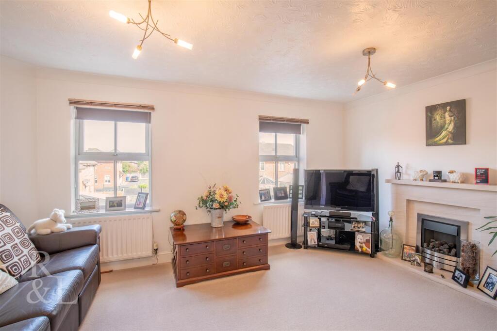 20 Kensington Drive (14).jpg