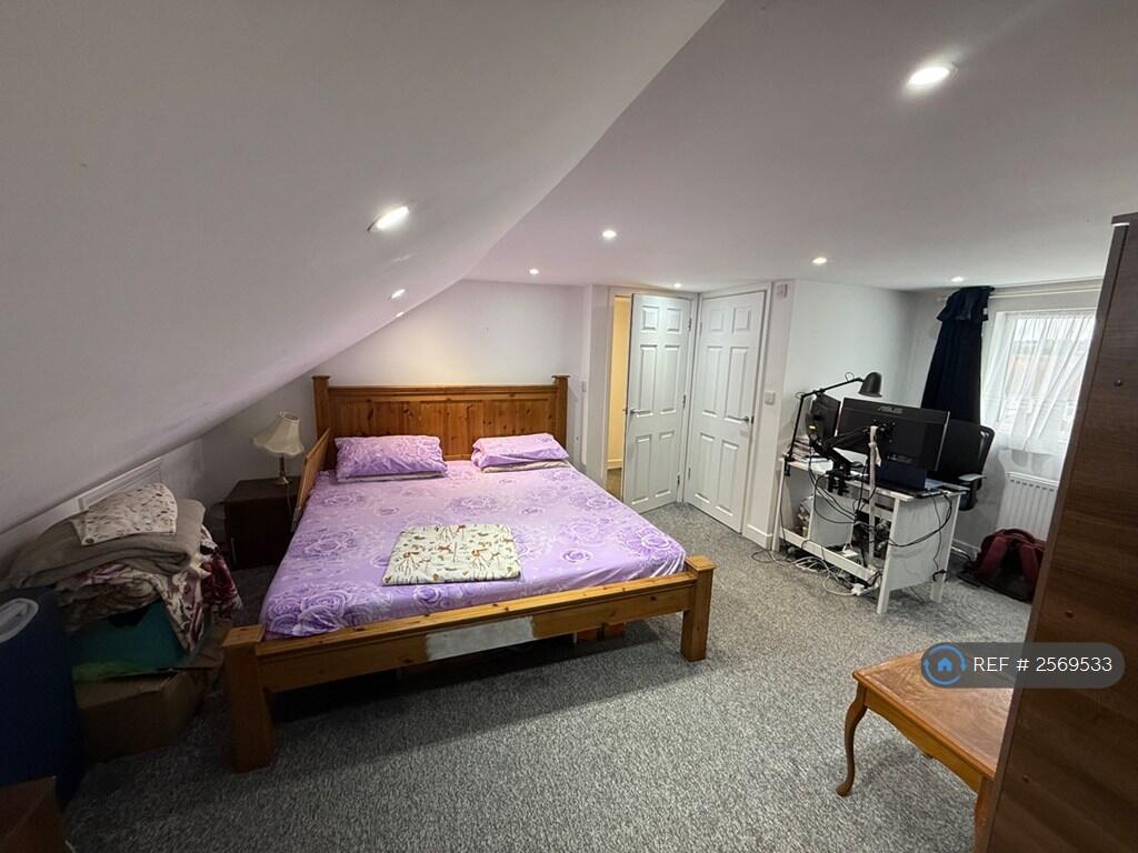 Loft Room 4