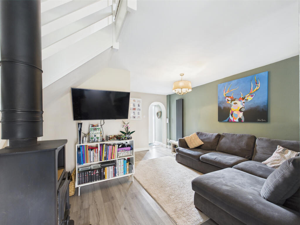 CAM01354G0-PR0488-STILL004