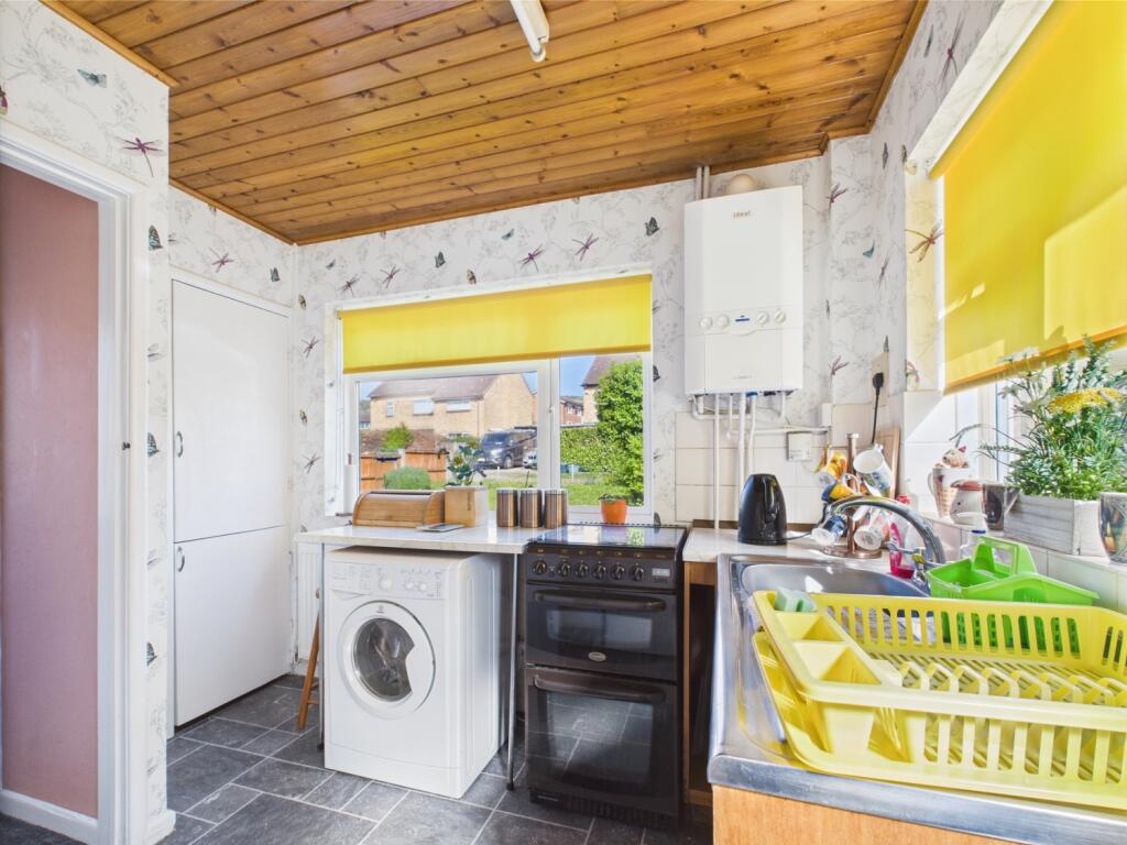 CAM01740G0-PR0379-STILL008