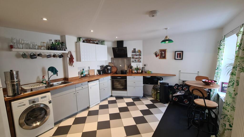 KITCHEN DINING ROOM