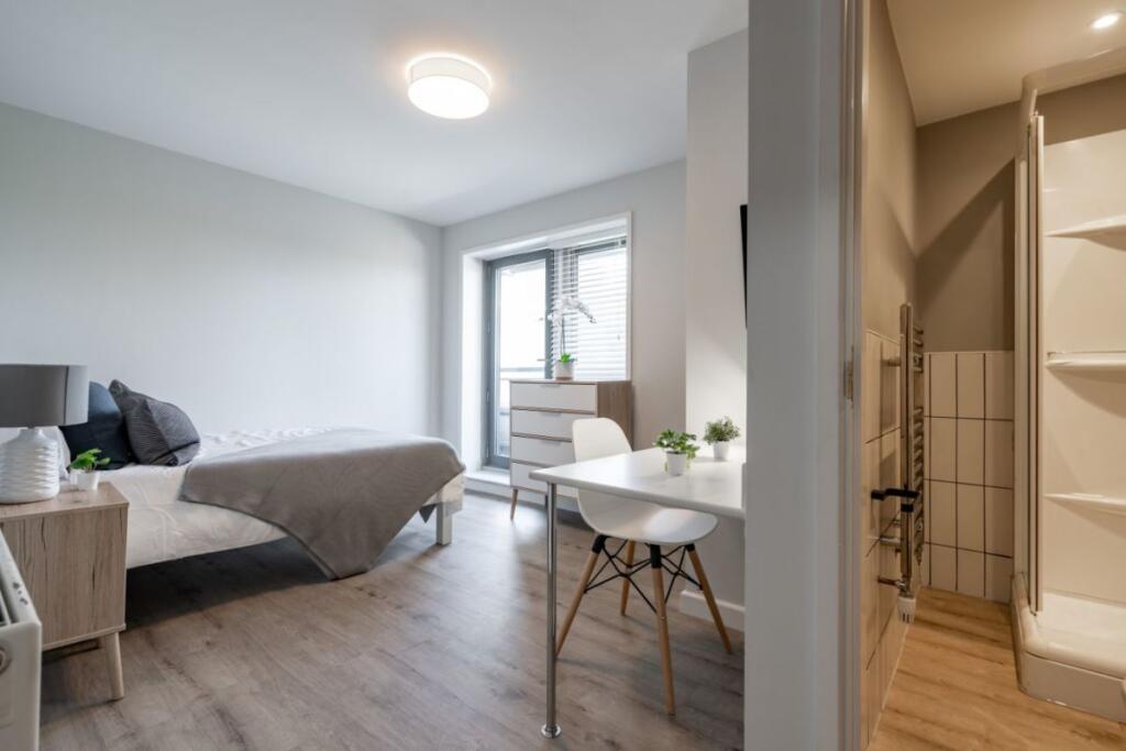 1FSF11 - Bedroom