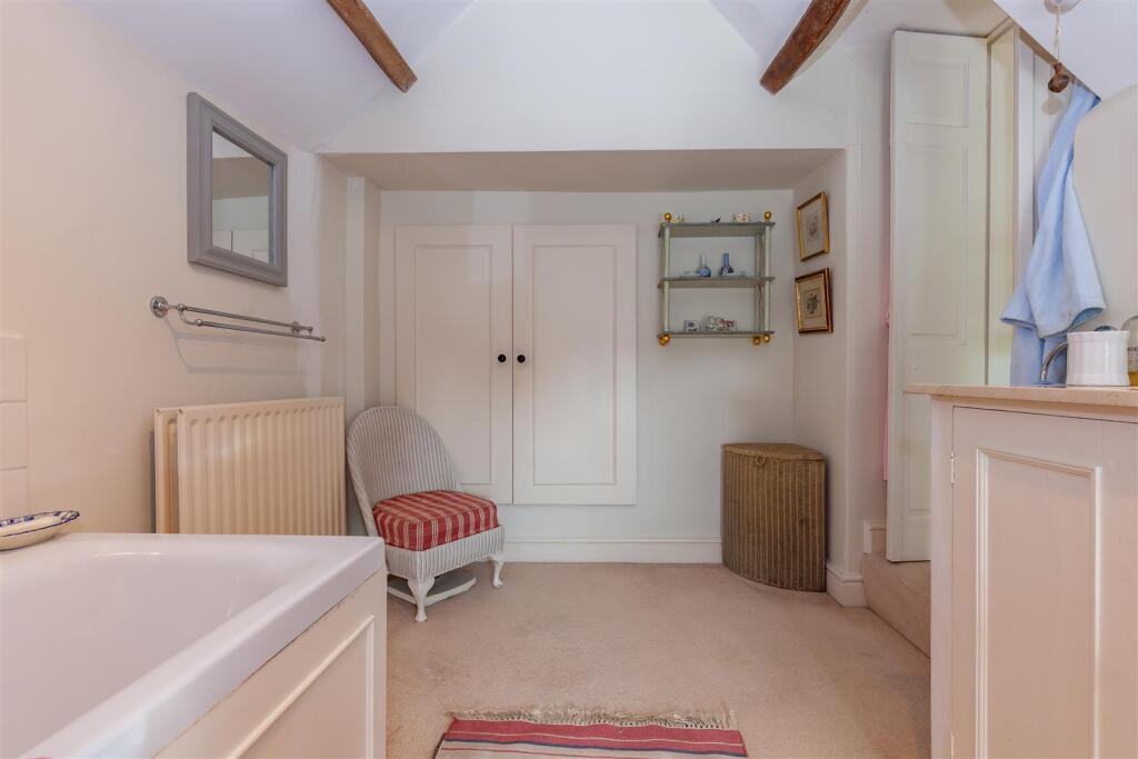 Bathroom 3.jpg