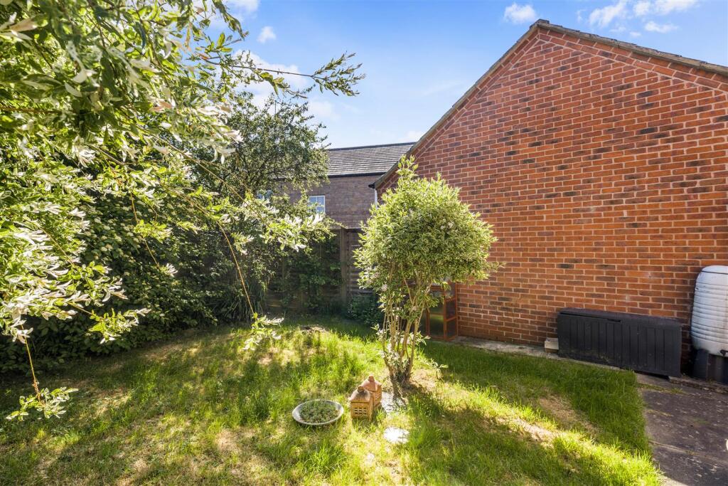 27 Lord Grandison Way, Banbury-19.jpg
