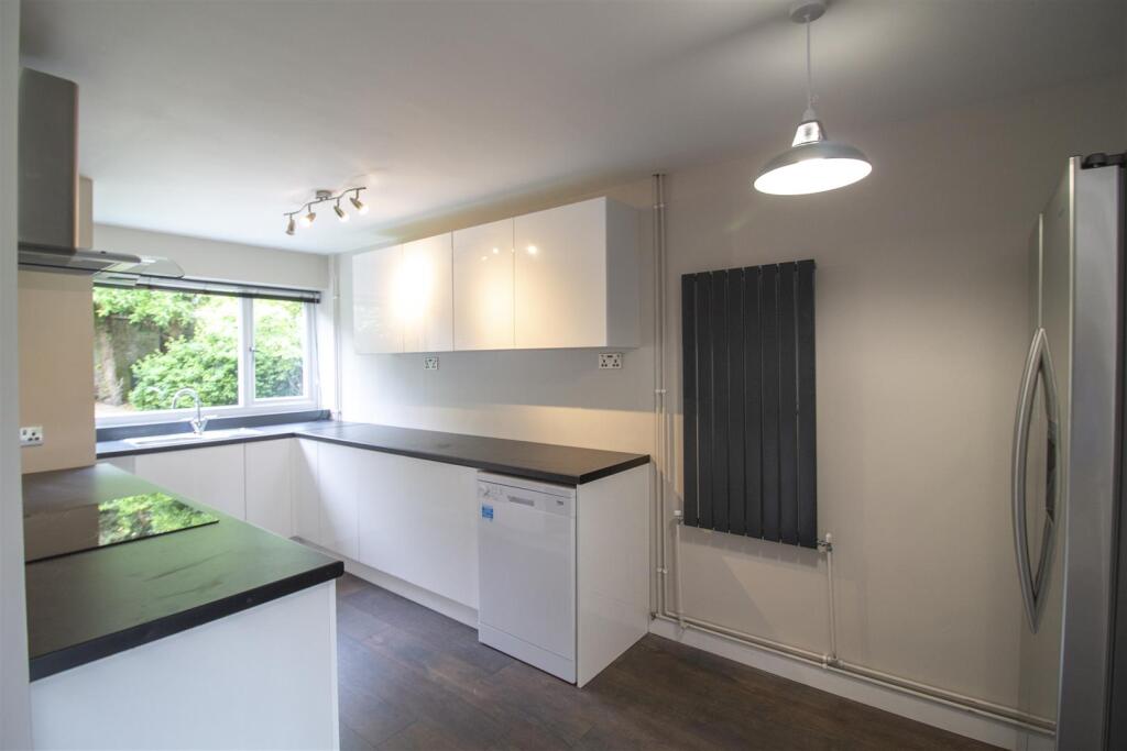 Kitchen/Dining Area