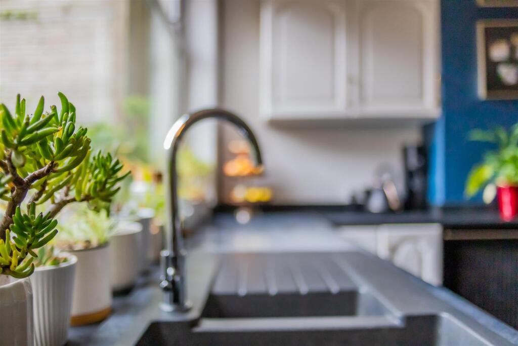 Ambleside Avenue 7-32.jpg