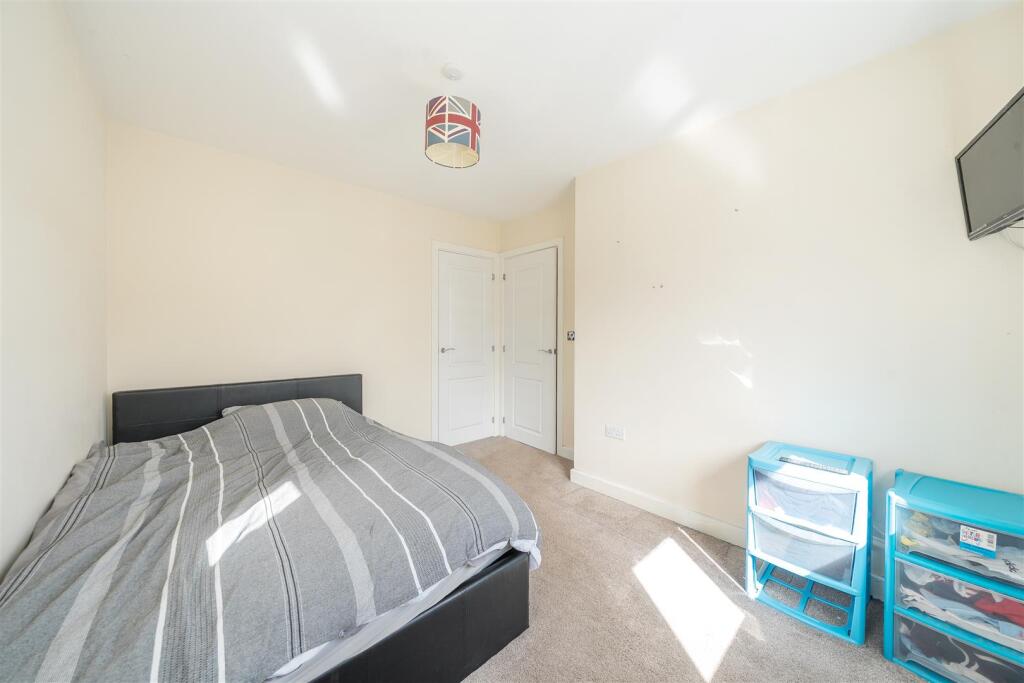 19 Blake Close, Towcester (21).jpg