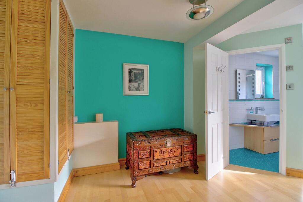 Master suite with space for chaise or sofa