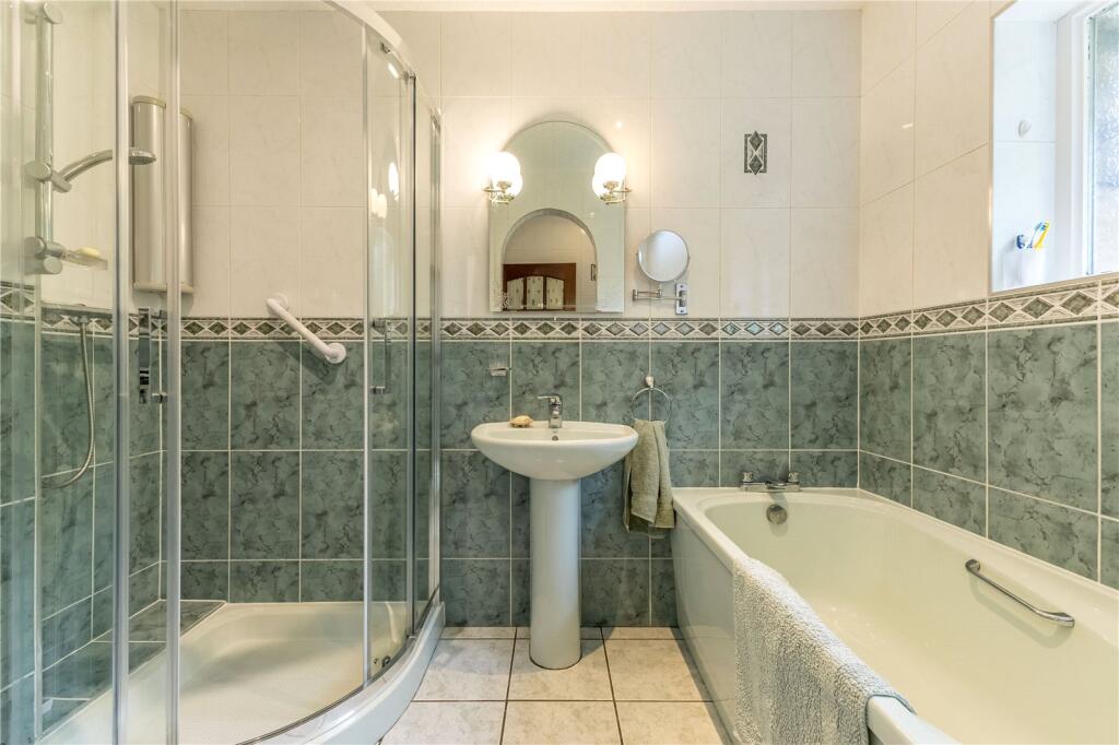 En-Suite Bathroom