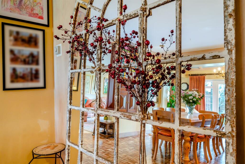 8588075-interior28.jpg