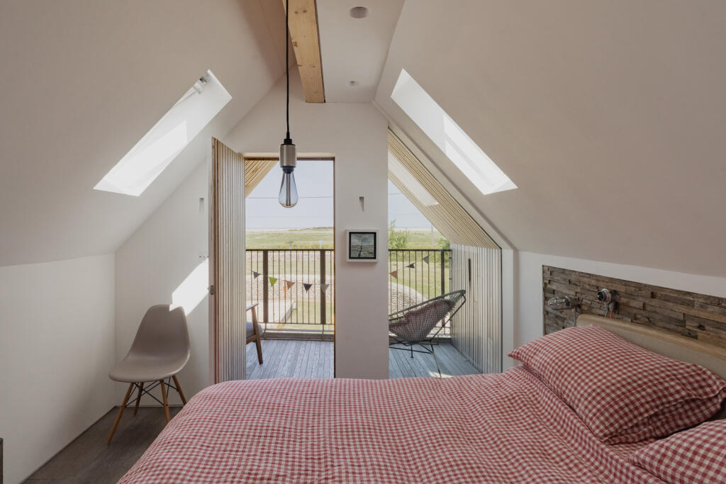 292222 - Seven Whistlers, Salthouse (exteriors)...