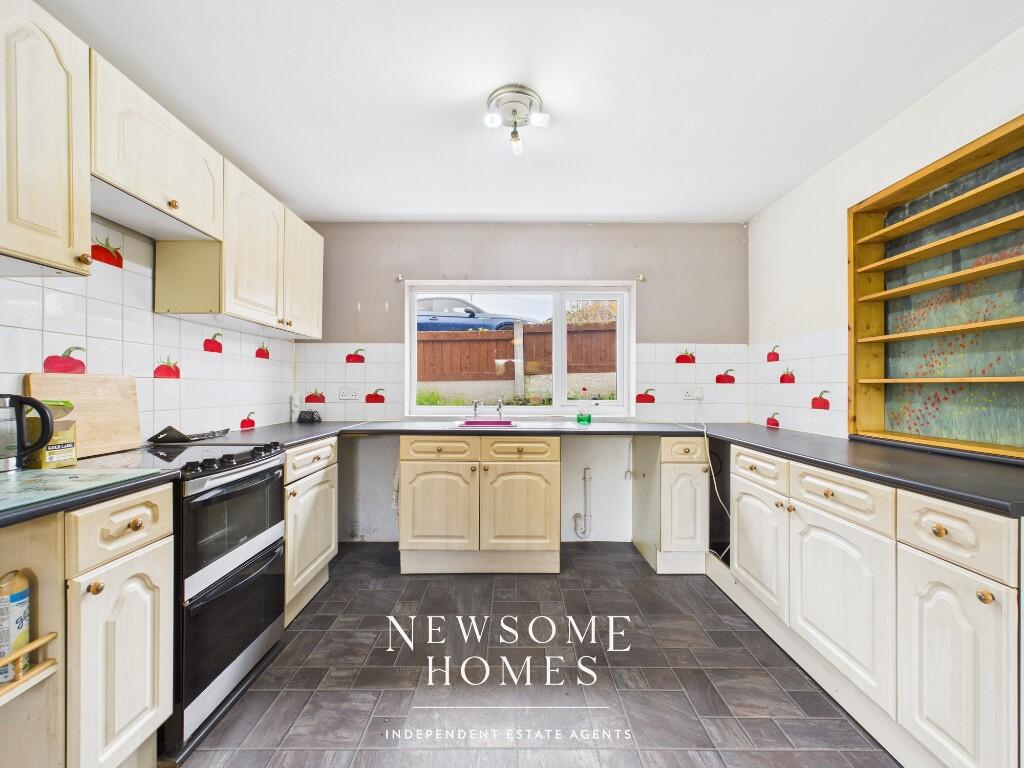 Kitchen/ Dining Room