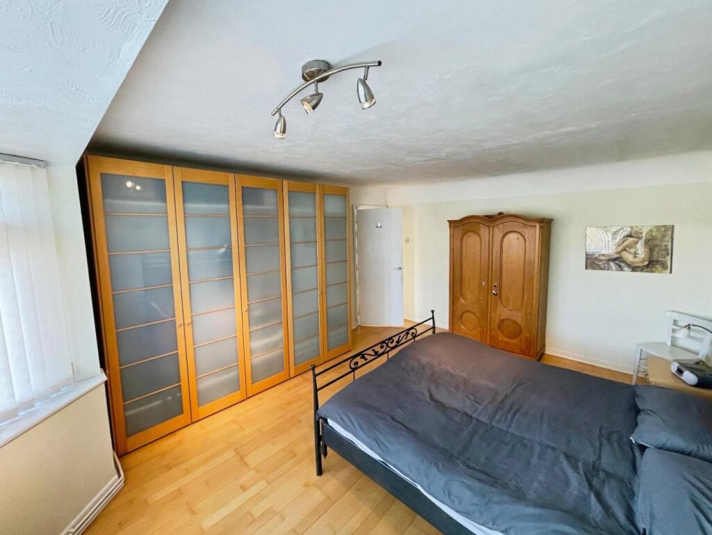 4c814c63--4340-BA5C-2C26BFF49268-20392-000002CF4A8