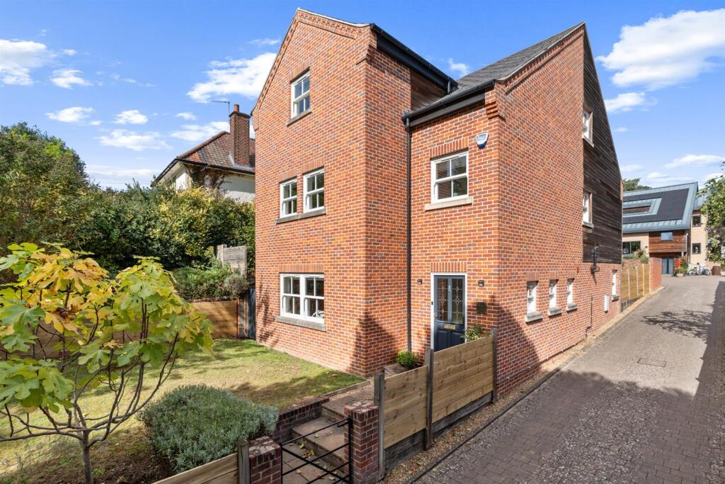 223aEarlhamRd-003.jpg
