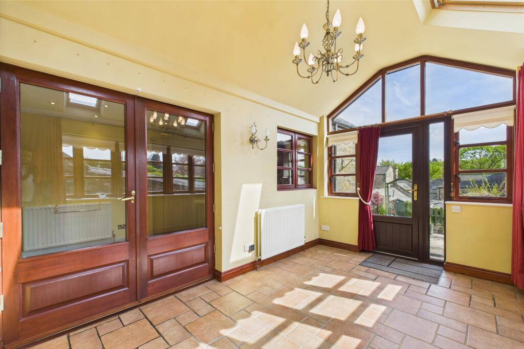 CAM04201G0-PR0080-STILL010