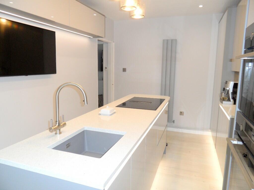 KITCHEN/BREAKFAST RM