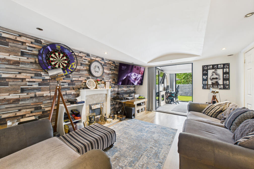 CAM05454G0-PR0014-STILL003