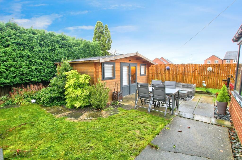 Outbuilding &amp; Garden