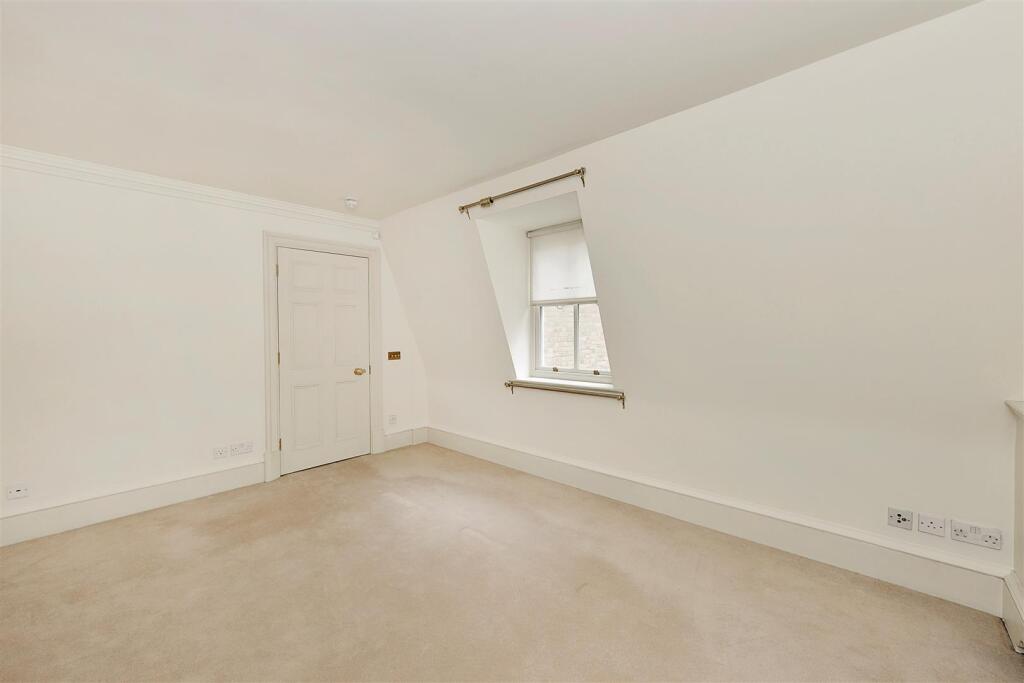 G-1-Eaton-Square (5).JPG