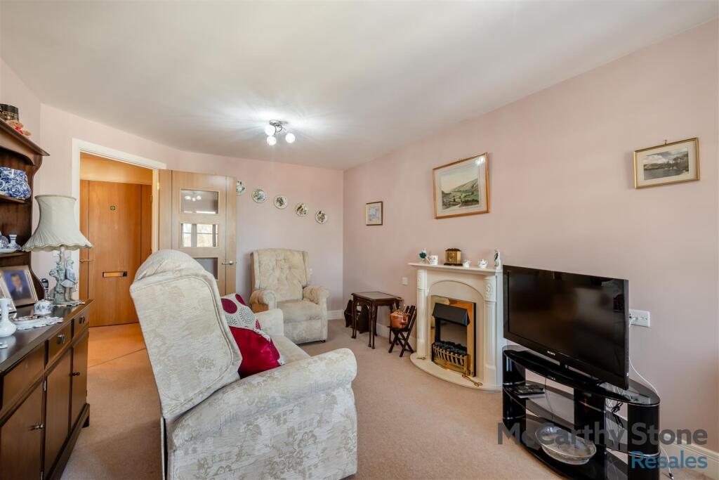 8642343-interior03.jpg
