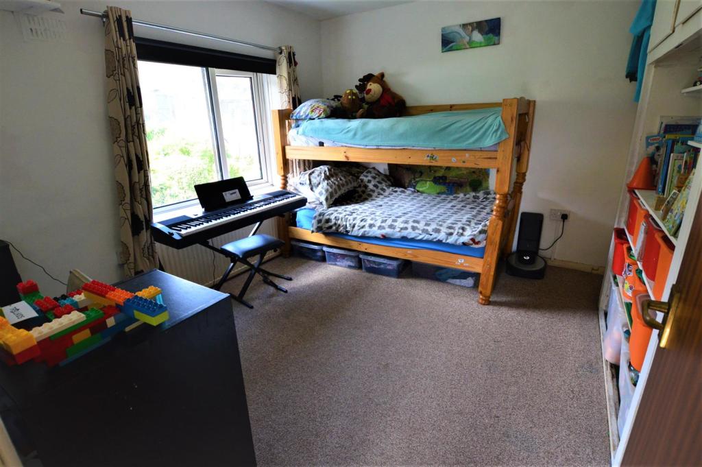 Bed2a.JPG
