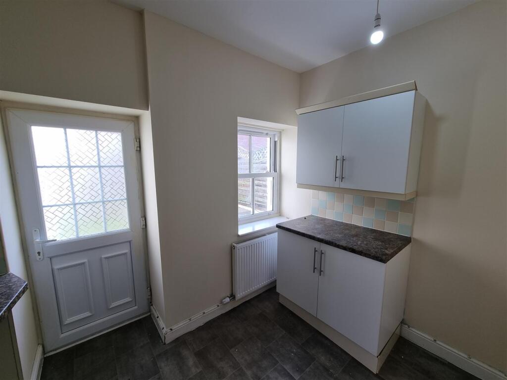 Kitchen v2.jpg