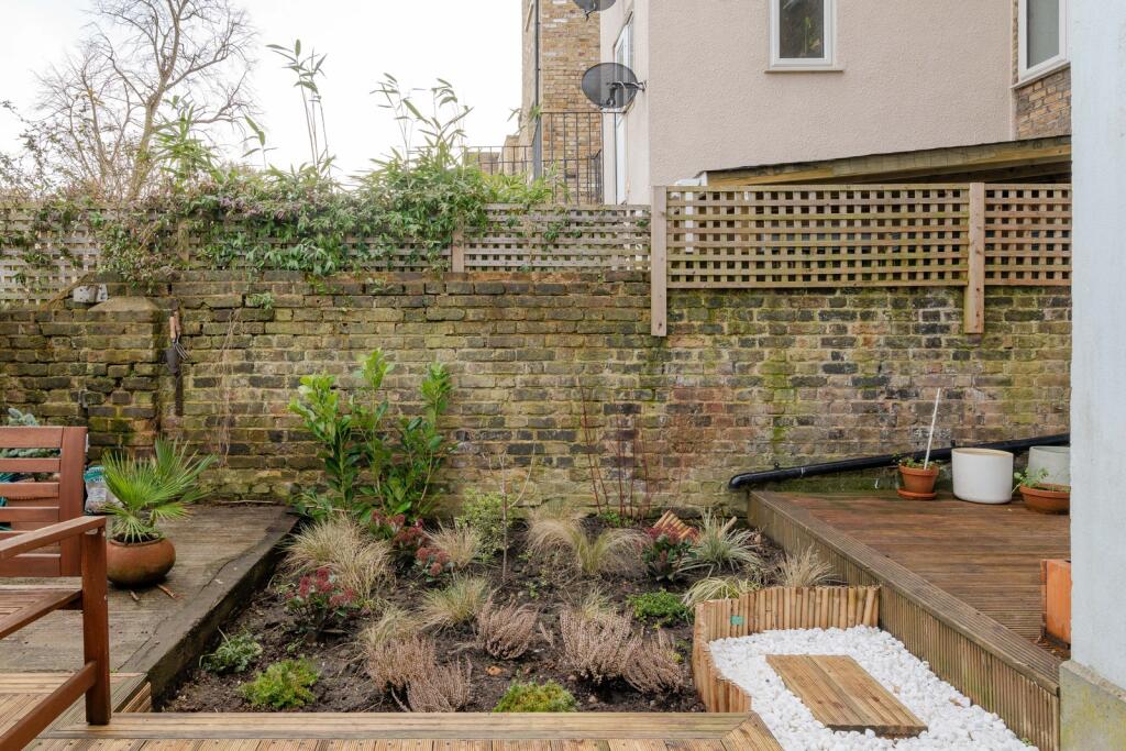 258439 - Lordship Lane, London SE22 - high res ...