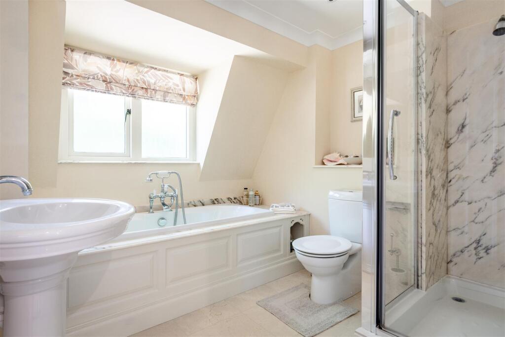 19 The Droveway-16.jpg