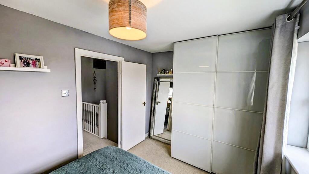 44 Coopers Drive bed 1 d.jpg