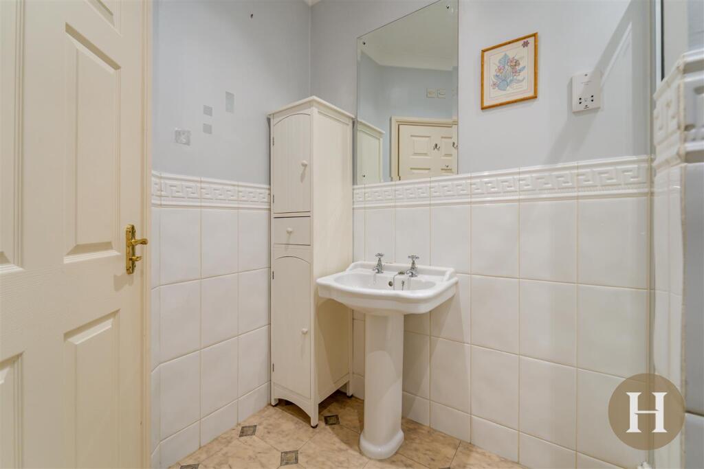 Hadleigh Estate Agents-20.jpg