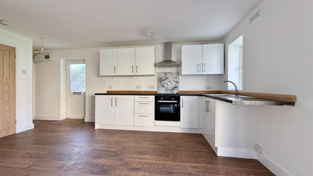 kitchen/lounge/diner