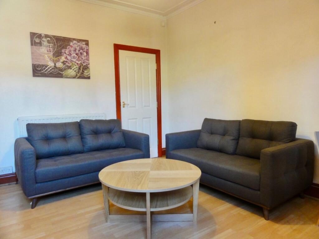 A welcoming and well-maintained living room fea...