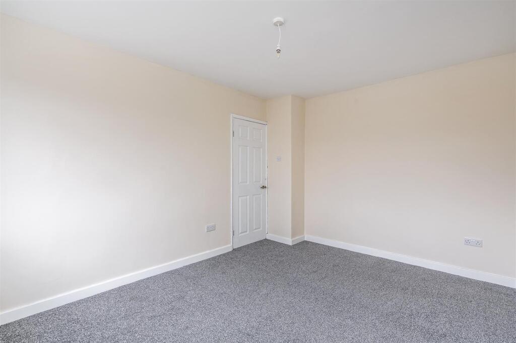 10 Burford Close-16_lo.jpg