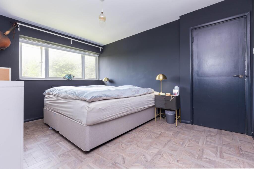 bedroom1.jpg