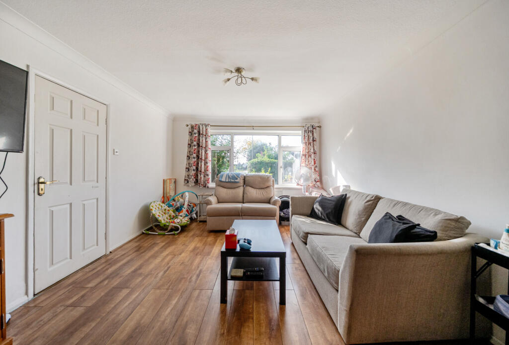 1359318-3-68dbee0...