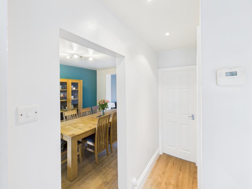 CAM04233G0-PR0021-STILL018