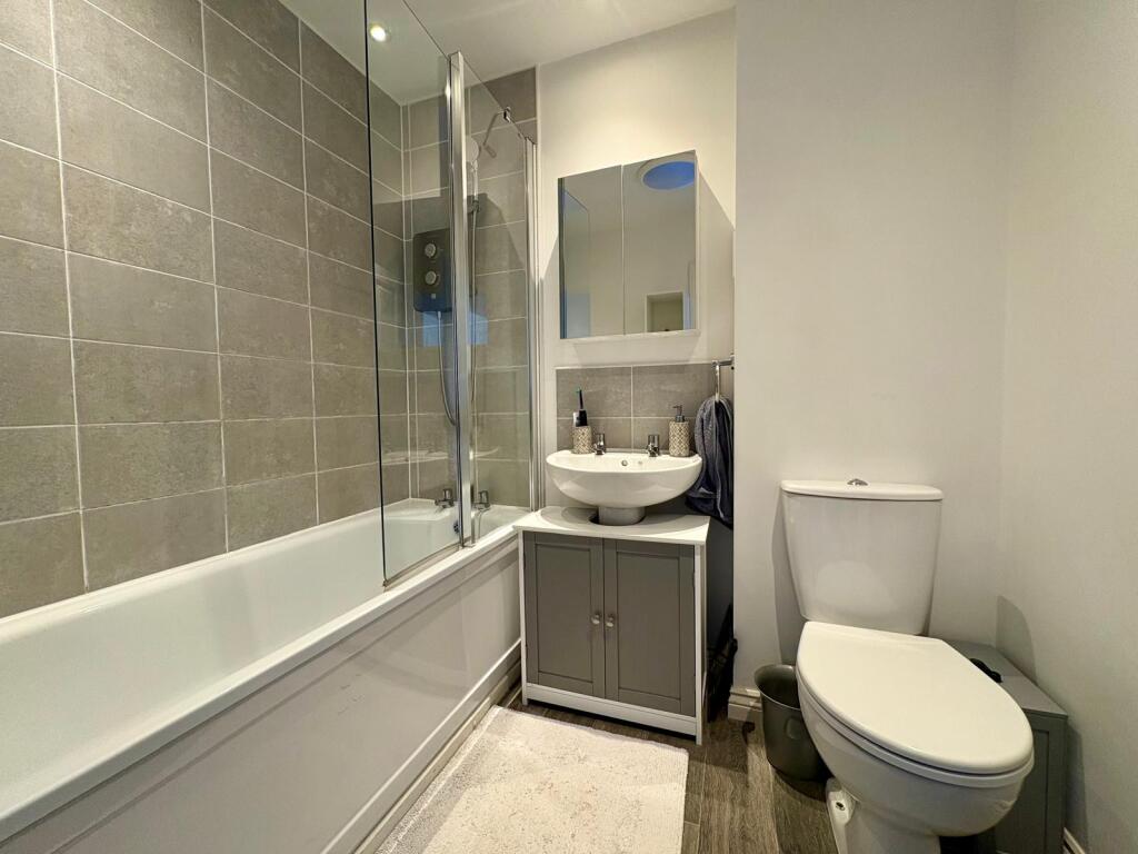 Family Bathroom.jpg