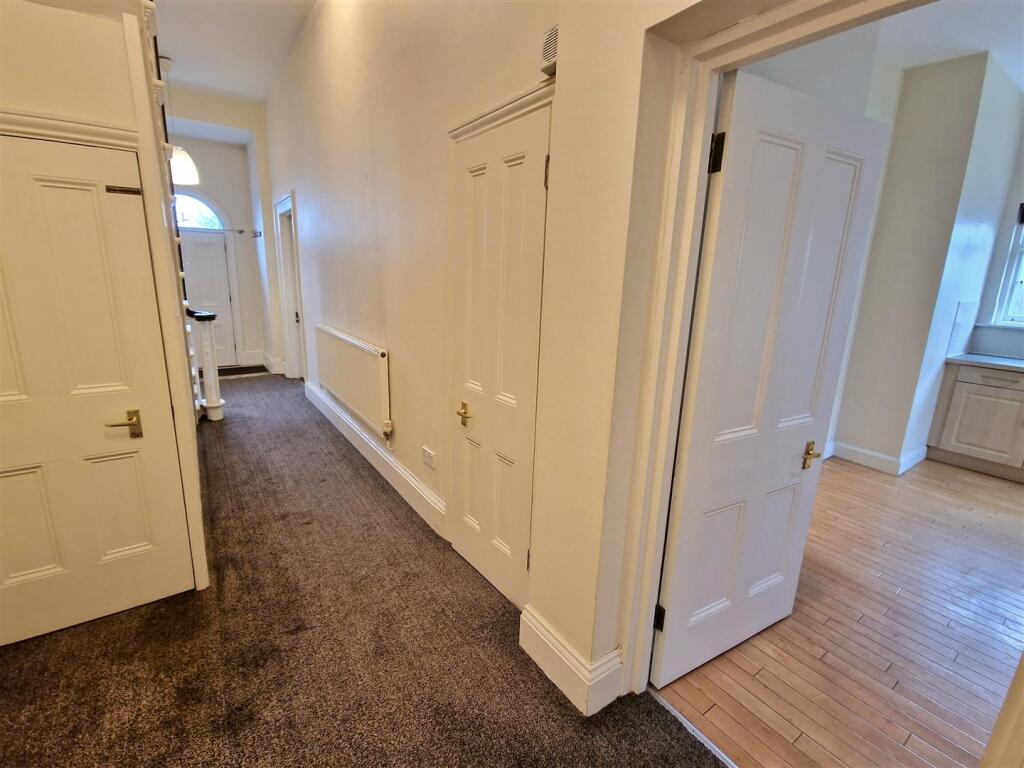 Hallway/Kitchen