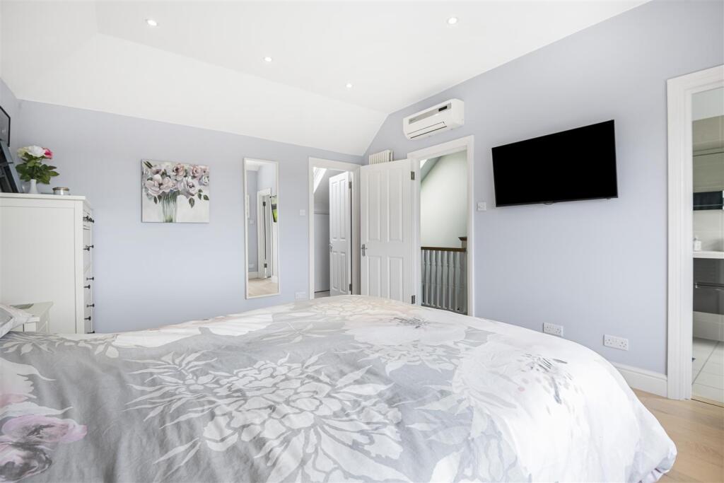 BEDROOM 1 (Loft)