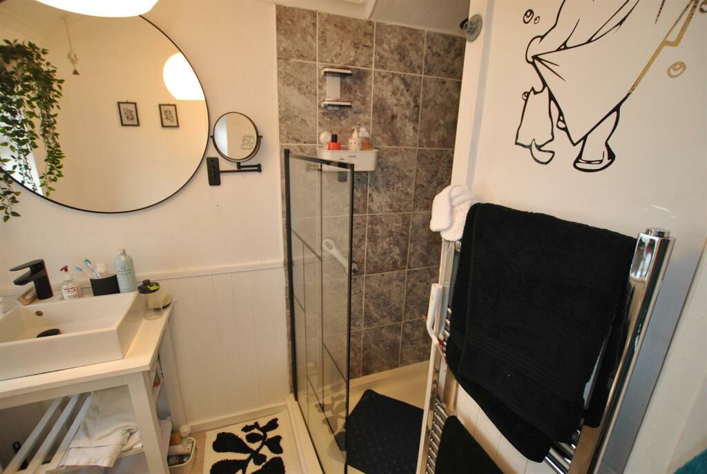 SHOWER ROOM