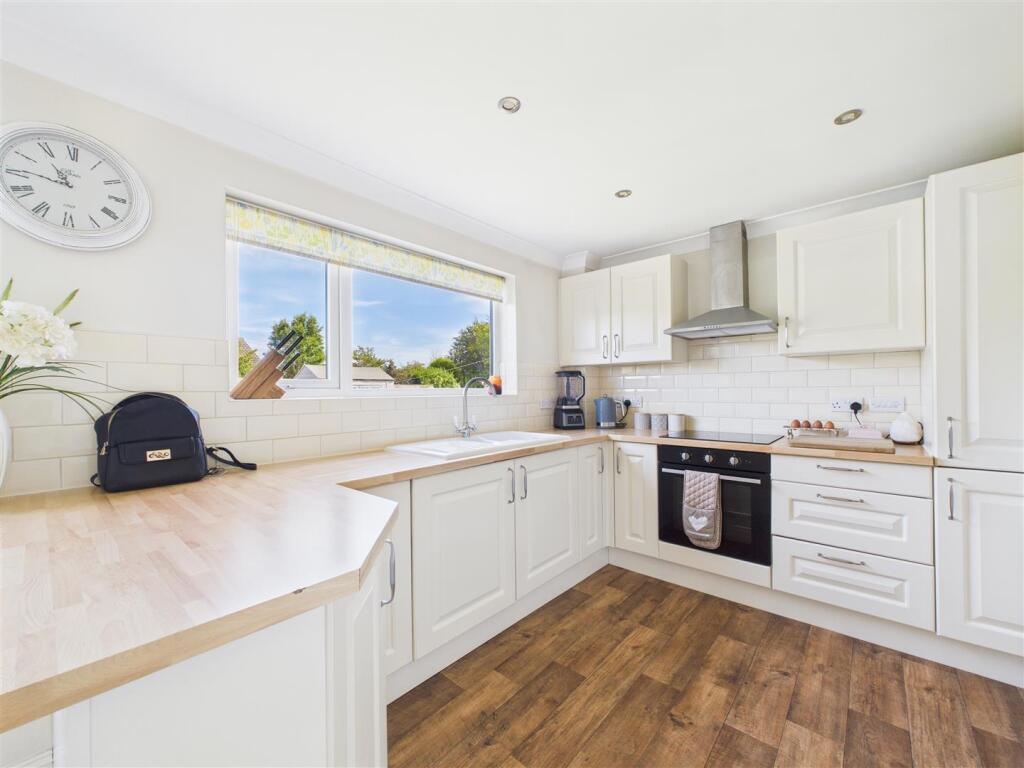 KITCHEN/ DINER