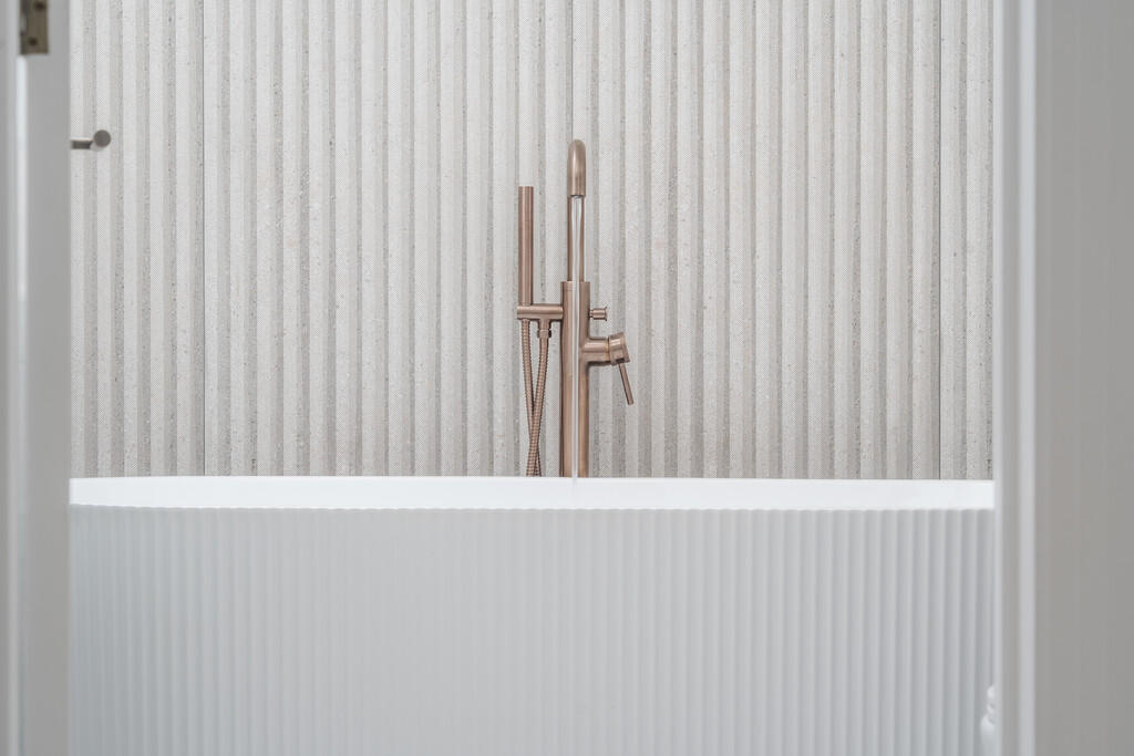 Bedroom 2 en suit...