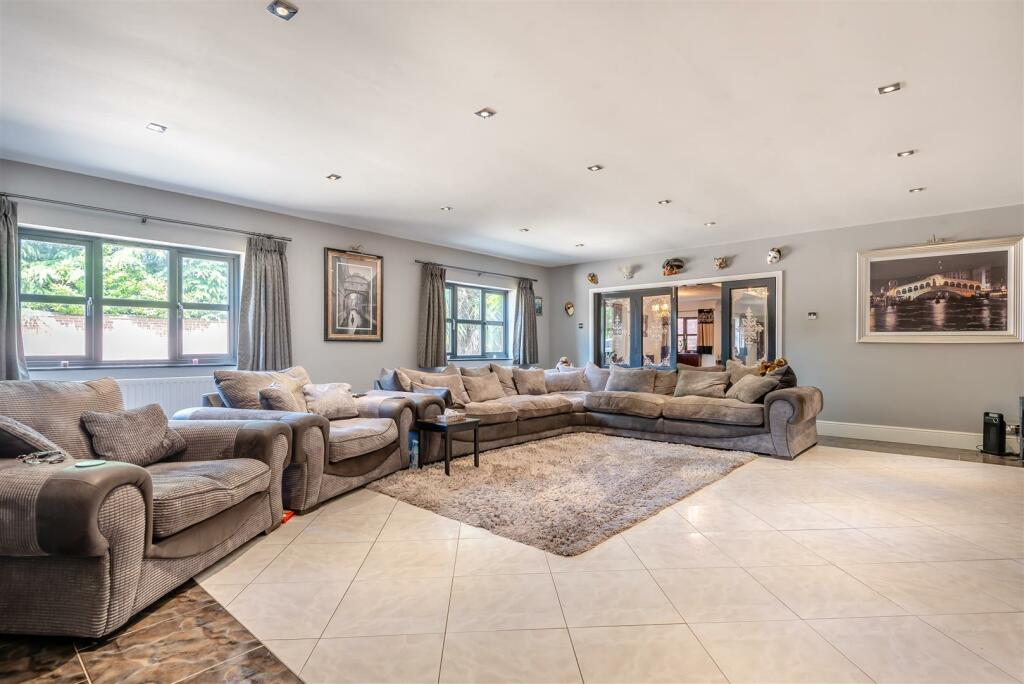 8607032-interior31.jpg