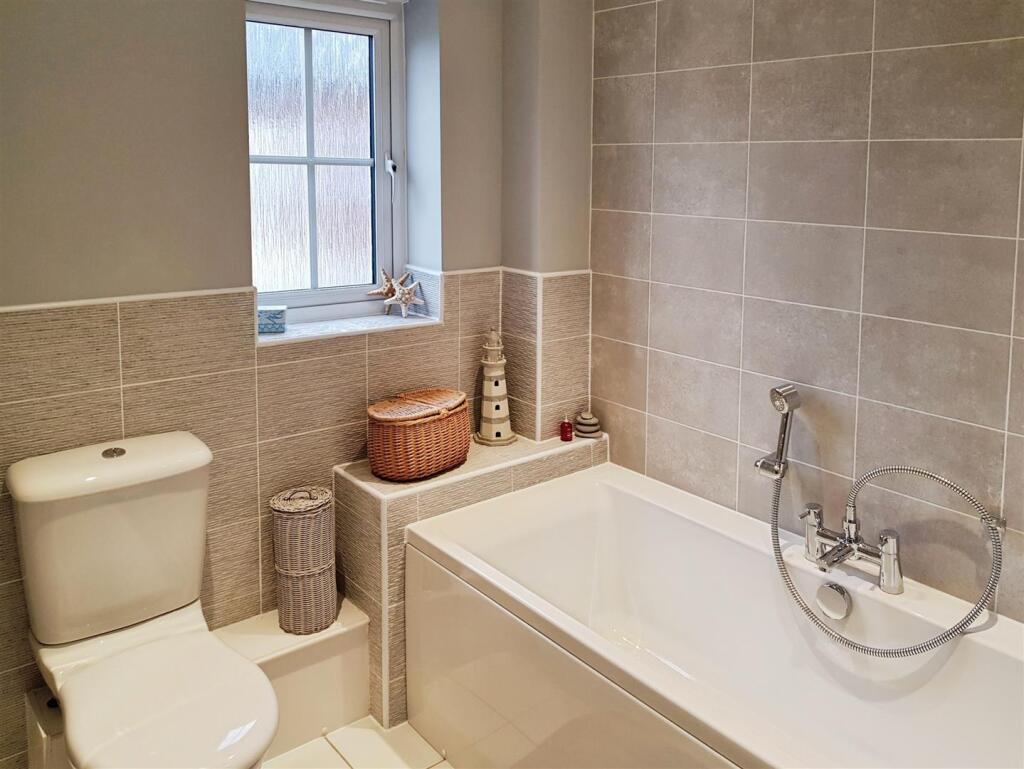 f88d106b-Main 20Bathroom 201.jpg