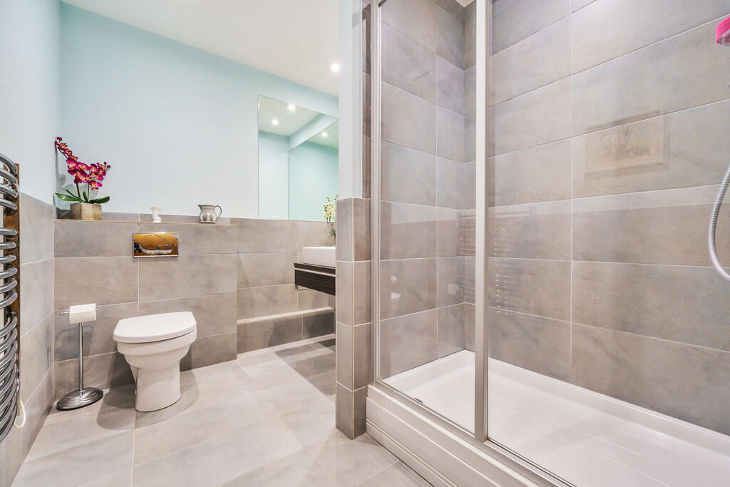 En-suite Shower R...