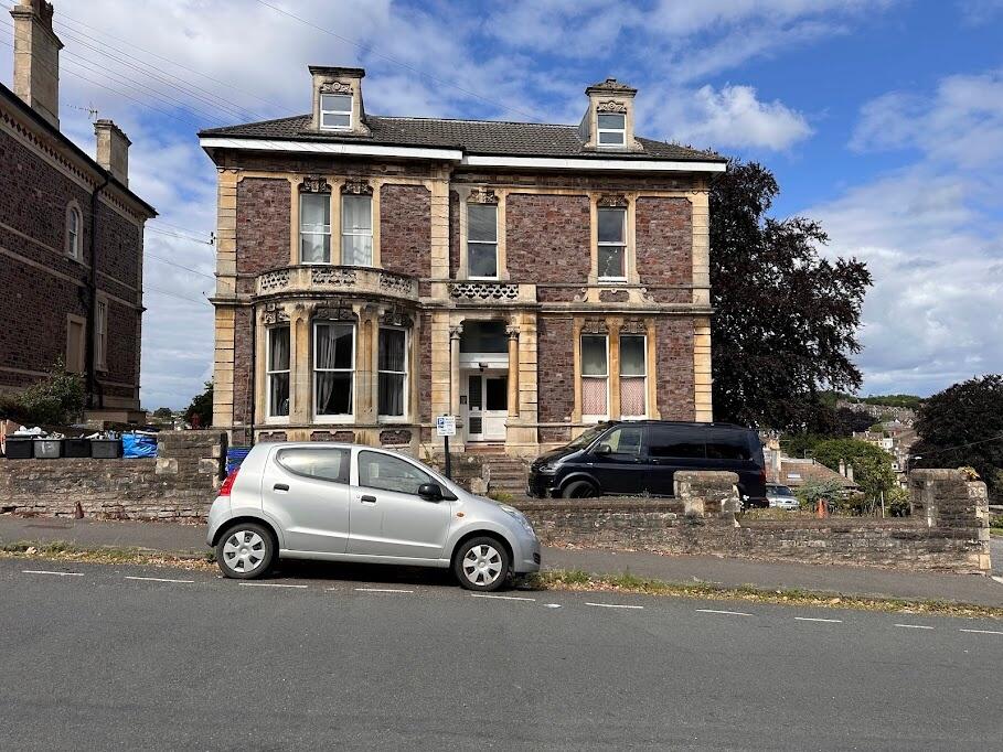 A charming traditional terraced house with attr...