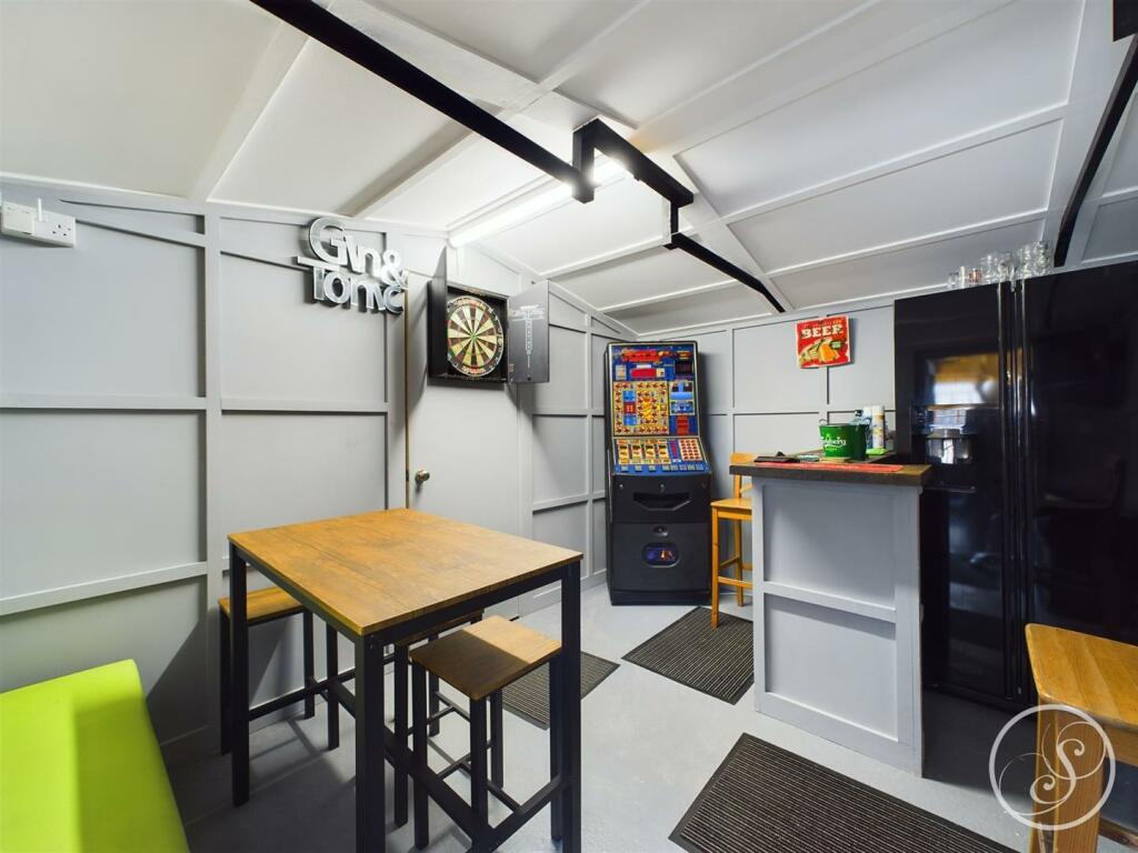 GARAGE/BAR AREA