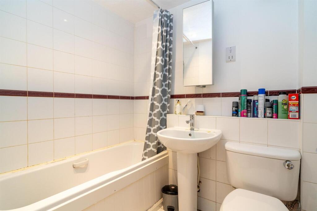 008-46 Kensington Way.jpg