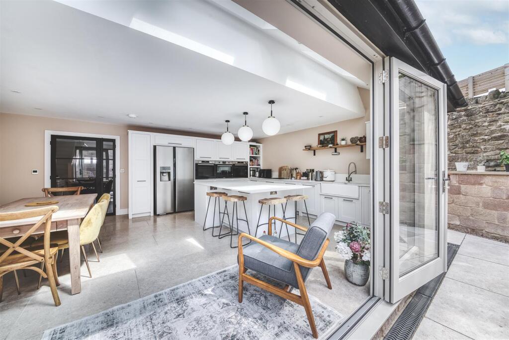 Living Kitchen/Dining Room