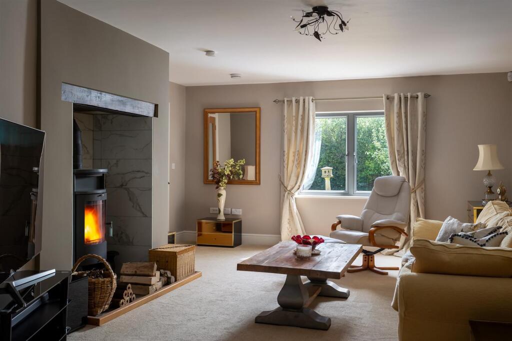 15 - The Bee Garden - GL7 5JF - Web.jpg